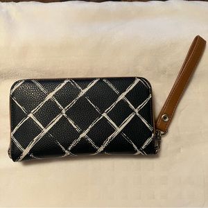 Women’s clutch wallet by Thirty One , removal wrist strap.